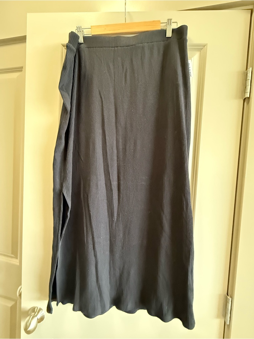 Ribbed Knit Maxi Skirt in Black